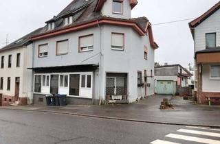 Haus kaufen in 66539 Neunkirchen, Voll vermietete Immobilie mit 5 Wohneinheiten in Neunkirchen-Wellesweiler zu verkaufen: Eine Investi