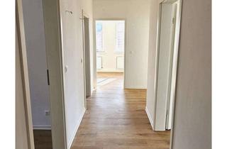 Wohnung kaufen in 04446 Zwenkau, Renoviert, 6 Zimmer Wohnung mit Gartengrundstück , Denkmalschutz, Stellplatz