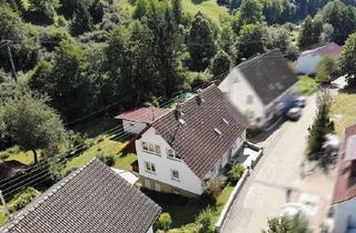Haus kaufen in Schlichemstraße, 72361 Hausen am Tann, Wohnen wie im Urlaub! Solides 2-Familienhaus in schöner Lage in Hausen am Tann