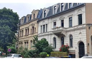 Wohnung kaufen in 06114 Halle (Saale), Halle (Saale) - Vermietete Dachgeschosswohnung mit Balkon und viel Platz zum Wohnen in einem repräsentativen Mehrfamilienhaus