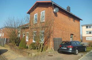 Haus kaufen in 24594 Hohenwestedt, Zweifamilienhaus in zentraler Lage!