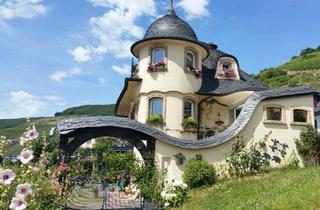 Haus kaufen in 56856 Zell (Mosel), Zell (Mosel) - Die Wellenburg - ein künstlerisches Juwel mit grandiosem Moselbli