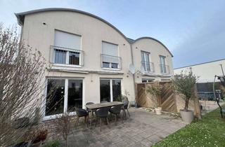 Haus kaufen in 63796 Kahl am Main, Tolle DHH mit integrierter Garage und Terrasse/Garten in Kahl zu verkaufen !