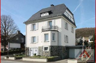 Haus kaufen in 59939 Olsberg, Familienresidenz mit Baugrundstück für zukünftige Projekte