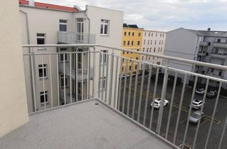 Wohnung mieten in Bahnikstr., 39104 Leipziger Str., ERSTBEZUG NACH SANIERUNG! Gemütliche 3-Raum-DG-Wohnung mit Balkon, Weitblick + Fahrstuhl in Buckau!