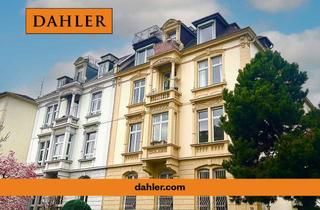 Wohnung kaufen in 60596 Sachsenhausen-Nord, Herrschaftliches Ambiente - Altbauwohnung mit hohen Stuckdecken und großem Außenbereich