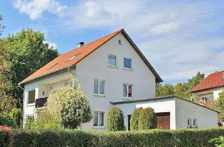 Haus kaufen in 78056 Villingen-Schwenningen, Solides Zweifamilienhaus mit Doppelgarage und viel Potential in Top-Lage