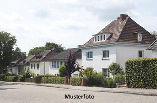 Einfamilienhaus kaufen in 69242 Mühlhausen, Wohnhaus mit Garagen - provisionsfrei