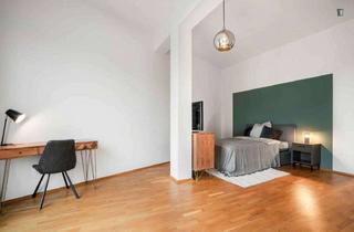 WG-Zimmer mieten in 60487 Griesheim, Single bedroom in a 4 bedroom apartment in Frankfurt am Main