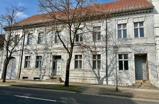 Mehrfamilienhaus kaufen in 16766 Kremmen, Historisches Mehrfamilienhaus im Zentrum