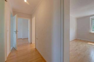 Wohnung kaufen in 04626 Schmölln, PROVISIONSFREI! Frisch renovierte 3-Zimmer-Wohnung im 3. Stock, mit Balkon