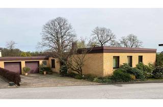 Haus kaufen in 58730 Fröndenberg, Freistehender Winkelbungalow in ruhiger Lage von Fröndenberg/Ruhr-Strickherdicke