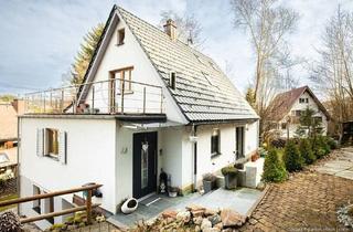 Haus kaufen in 79856 Hinterzarten, Hinterzarten - Kernsaniertes Zweifamilienhaus inkl. Ferienwohnung in Hinterzarten zu verkaufen