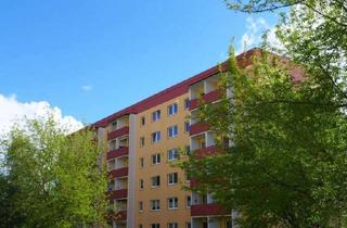 Wohnung mieten in Waldenburger Straße 3e, 09212 Limbach-Oberfrohna, Großzügiges Wohnzimmer mit Balkon!