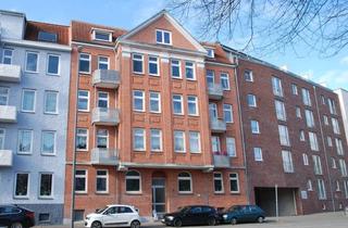 Wohnung kaufen in Adalbertstr., 24106 Wik, Schöne 4 Zi.-DG-Wohnung – vermietet als Kapitalanlage!