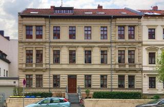Wohnung kaufen in 39112 Sudenburg, 3-Zimmer-Altbauwohnung mit Balkon in zentrums- und naturnaher Lage