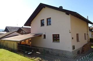 Einfamilienhaus kaufen in 94258 Frauenau, Frauenau - Zum Glück für die kleine Familie - Einfamilienhaus mit großer Balkonterrasse und Carport in Frauenau