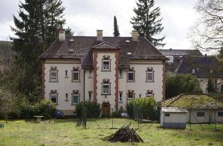 Villa kaufen in 72525 Münsingen, Für Individualisten: Charmante Altbau-Villa mit Terrasse und drei Garagen auf großzügigem Gundstück mit Nebengebäude