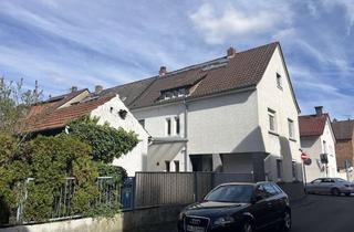Haus kaufen in Schillerstrasse 18, 63456 Hanau, Zweifamilienhaus mit Nebengebäude, Carport, Innenhof und Garten