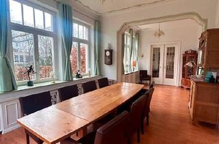 Wohnung kaufen in 32052 Herford, Herford - Altbauwohnung in historischer Villa am Herforder Wall