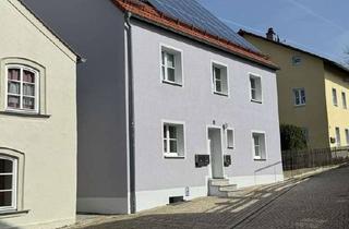 Haus kaufen in 93155 Hemau, Renditestarkes Dreiparteienhaus im Stadtkern von Hemau!