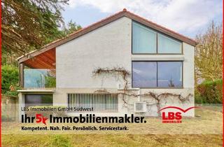 Einfamilienhaus kaufen in 67659 Kaiserslautern, Kaiserslautern - Freistehendes Einfamilienhaus auf weitläufigem, sonnigen Grundstück.