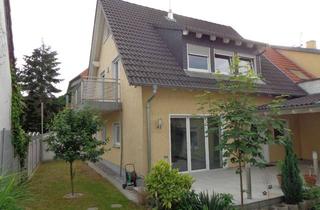 Haus kaufen in 68794 Oberhausen-Rheinhausen, Vielseitige Immobilie, bestehend aus zwei Häusern, mit Potential zu verkaufen