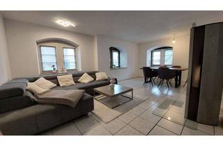 Wohnung kaufen in 74078 Kirchhausen, Moderne und altersgerechte Erdgeschosswohnung mit Fußbodenheizung und gemütlichem Holzkamin