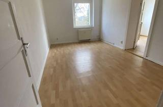 Wohnung mieten in Ernst-Thälmann-Straße 105a, 15517 Fürstenwalde/Spree, Teilrenovierte 2-Zimmer-Wohnung in Bahnhofsnähe