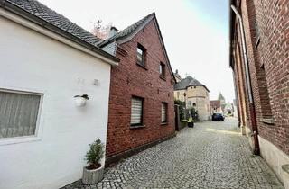 Einfamilienhaus kaufen in 41516 Grevenbroich, Grevenbroich - Einfamilienhaus mit viel Potential in historischer Ortslage