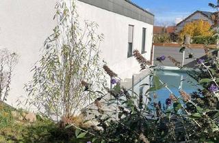 Haus kaufen in 93138 Lappersdorf, Provisionsfrei - Modernisierter Bungalow mit Pool und Solarthermie