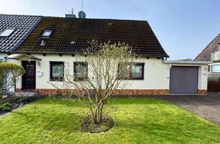 Haus kaufen in 23611 Bad Schwartau, Bad Schwartau – Gemütliche DHH mit großem Garten und Gasheizung aus 2022