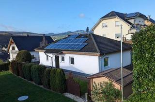 Einfamilienhaus kaufen in 56651 Oberzissen, Freistehendes Einfamilienhaus im Bungalowstil mit Walmdach in Oberzissen