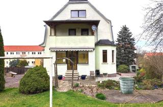 Einfamilienhaus kaufen in 08412 Werdau, Leerstehendes herrschaftliches Einfamilienhaus mit großem Grundstück und Garagen