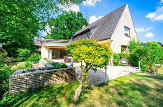 Einfamilienhaus kaufen in 22609 Hamburg, Hamburg - Renovierungsbedürftig, aber repräsentativ! Einfamilienhaus mit hohen Decken auf sonnigem Grundstück