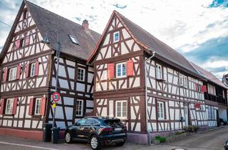 Haus kaufen in Weingartener Str. 24, 76297 Stutensee, Renoviertes Fachwerkhaus mit Ausbaumöglichkeiten im romantischen Zentrum von Staffort