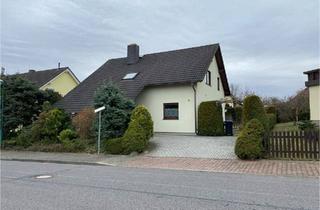 Einfamilienhaus kaufen in 09366 Stollberg (Erzgebirge), Stollberg (Erzgebirge) - Geräumiges 7-Zi-Einfamilienhaus, Keller, Carport, 2 Bäder