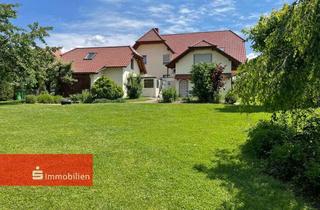 Haus kaufen in 36088 Hünfeld, Parkähnlicher Garten, Terrasse, Balkon - idyllisches Zweifamilienhaus sucht neue Eigentümer!