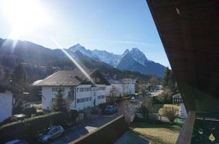 Wohnung kaufen in 82467 Garmisch-Partenkirchen, Was für ein Ausblick!! Gemütliche 2 Zimmer Dachgeschosswohnung mit 2 Balkonen in Garmisch