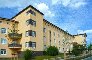 Wohnung mieten in Straße Des Bergmanns 65, 07546 Gera-Ost, Wohnen im sanierten Altbau – 3-Raum-Wohnung mit Balkon und bodengleicher Dusche