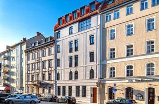 Wohnung kaufen in 80799 Maxvorstadt, Individuell gestaltbare Altbauwohnung mit Süd-West-Balkon zum Selbstausbau