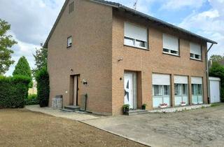 Haus kaufen in Kuhstraße 37, 47559 Kranenburg, Ein/zwei Familienhaus mit 5/6 Schlafräumen, 2 Bäder und eine Garage, gelegen im ruhigen Schottheide