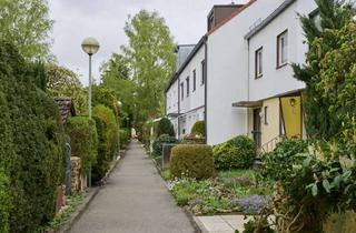 Haus kaufen in Garmischer Straße 22, 82194 Gröbenzell, Reihenmittelhaus mit Garage in guter Lage