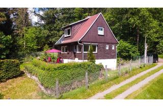 Haus kaufen in Am Mühlenhög 12, 99894 Friedrichroda, Ferienhaus mit großem Garten und Garage mitten im Thüringer Wald
