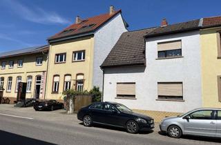Haus kaufen in 68804 Altlußheim, Haus mit großem Garten und Innenhof, Garage und Scheune in Altlussheim