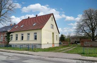 Haus kaufen in 19348 Perleberg, Handwerker und Anleger aufgepasst!Vier Wohneinheiten warten auf eine neue Gestaltung!