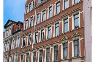 Wohnung kaufen in 30161 Hannover, Hannover - Sanierte Altbauwohnung mit ausbaufähigem Dachboden (142m²)
