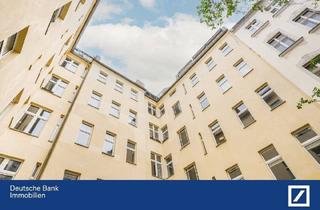 Wohnung kaufen in 10247 Berlin, Berlin - Über den Dächern von Friedrichshain: Traumhafte Maisonette mit Atelier, Balkon und Charme