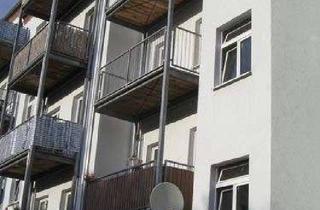 Wohnung kaufen in 09126 Lutherviertel, Große und vermietete 2-Zimmer mit Balkon, Wanne und Laminat in sehr guter Lage