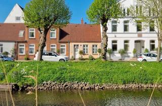Haus kaufen in 25840 Friedrichstadt, Ferienhaus mit Blick auf die Gracht